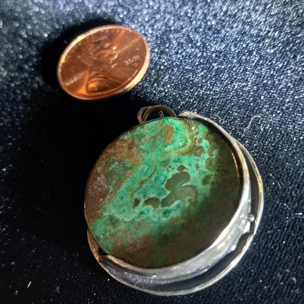 Star, Half Moon, Green Stone Pendant - Picture 4 of 5